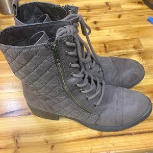 Sz. 7.5 brown boots